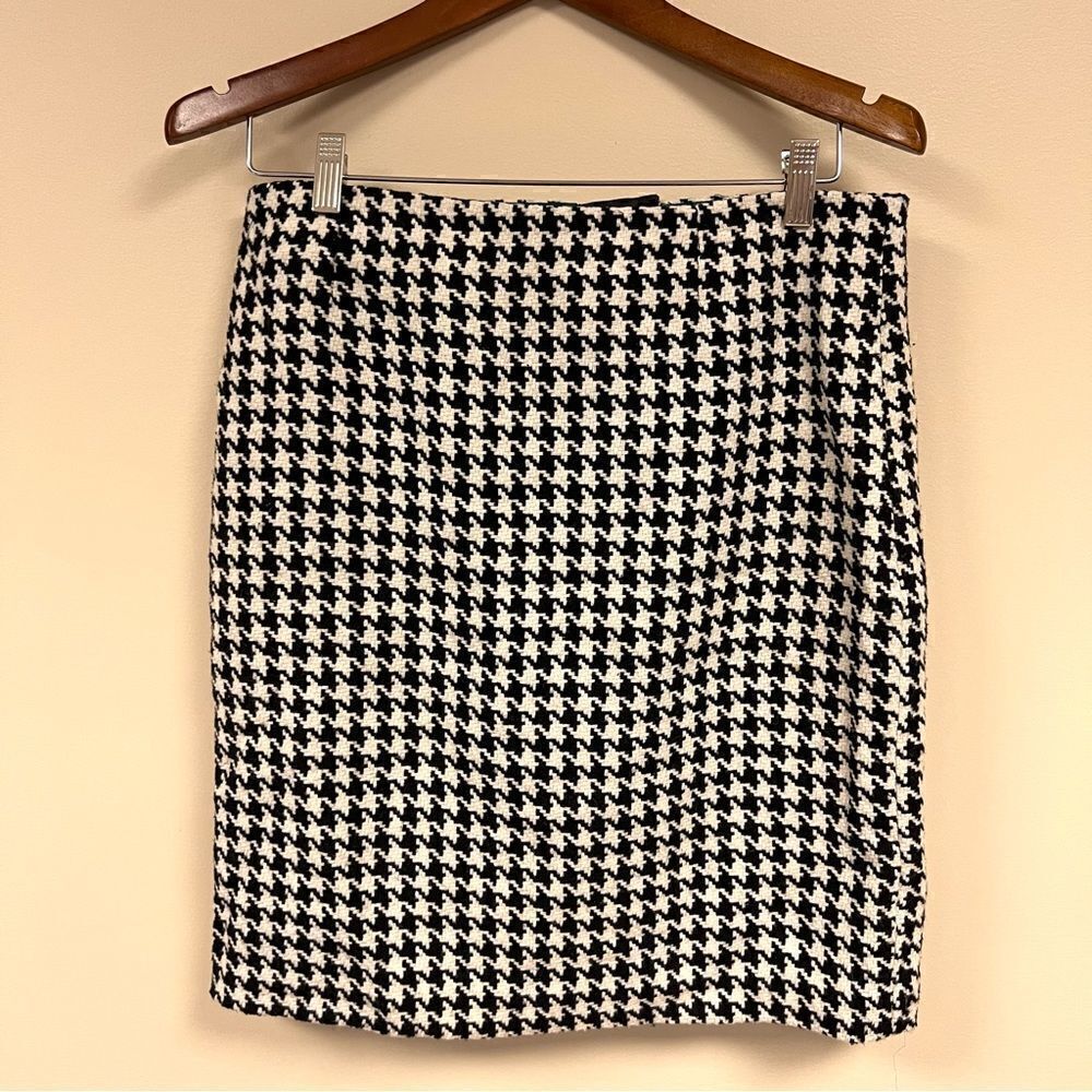 Dalia Collection houndstooth skirt    Size 8